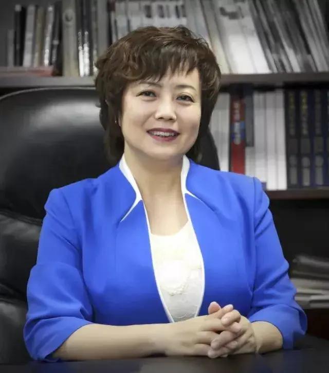 比亚迪2025年千万年薪高管完整榜单（女高管标注）
 
数据来源：比亚迪2025