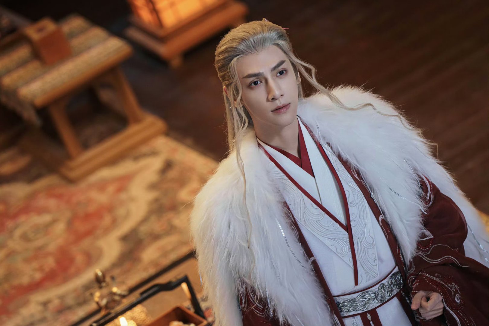 唐俪辞 今天 吉林 下雪了，把你的毛茸茸披风给我吧，伸手党想要[老师好] ​​​