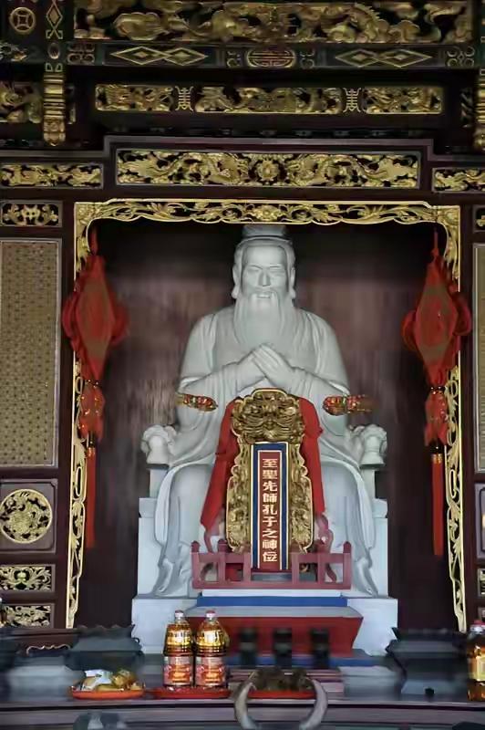 文昌帝君点破天机：为何拼命求功名却得不到
 
文昌帝君原型为西晋张亚子，生于蜀地