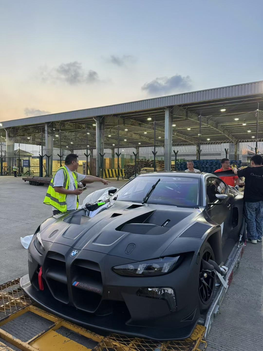 马上出发上赛，试接近600万的M4 GT3 Evo。[doge]​可惜王一博哥哥