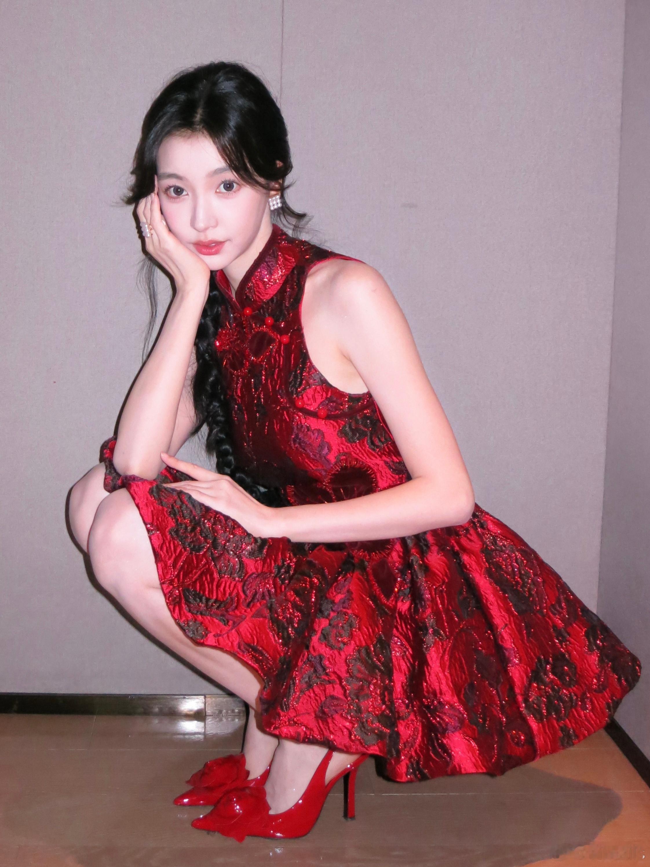 易梦玲  太欲了，顶不住，发射发射＞＞＞💕💕💕💕💕 