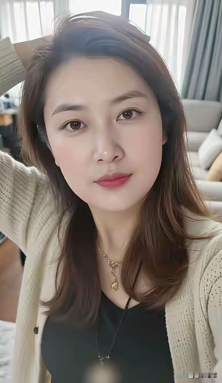 大老爷们，别再犯糊涂了！
 
找个陪你一时欢愉的女人，真的太简单了。
但能碰到一