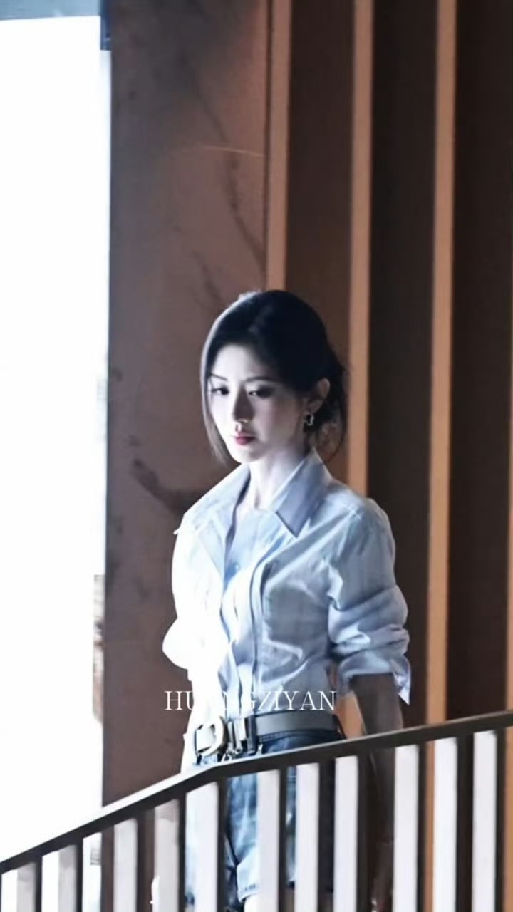 鞠婧祎衬衫短裤造型，这一身简直是我梦情上班穿搭！ ​​​