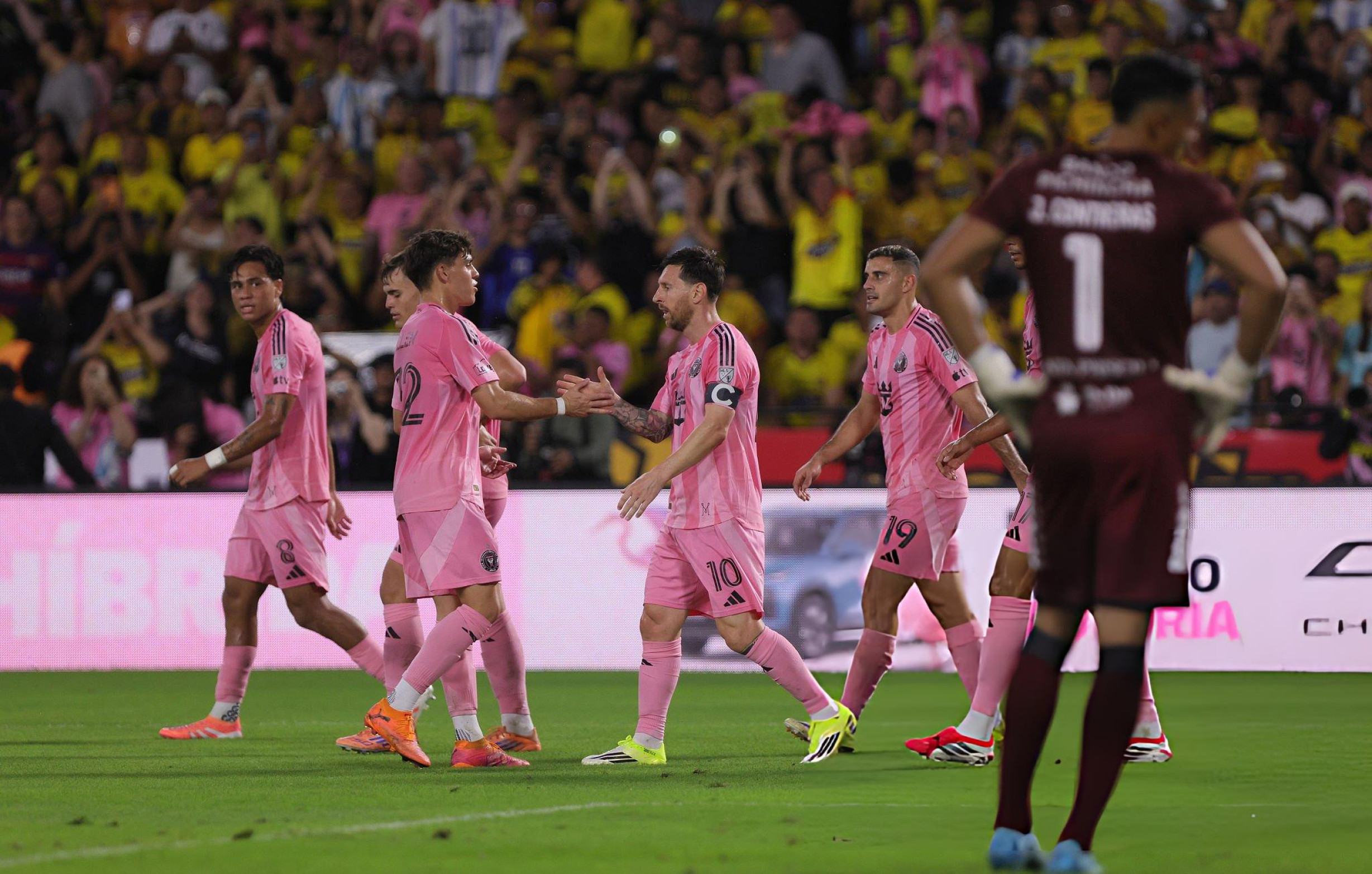 全场比赛结束，最终迈阿密国际2-2战平巴塞罗那SC队，梅西本场在比赛出场57分钟