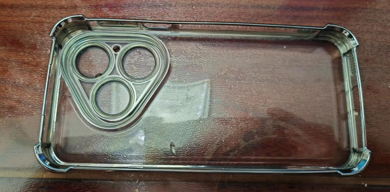 网购一手机壳，却装不进去。尺过不一样吗？荣耀手机。哪位高人指点一下？（韩联社）