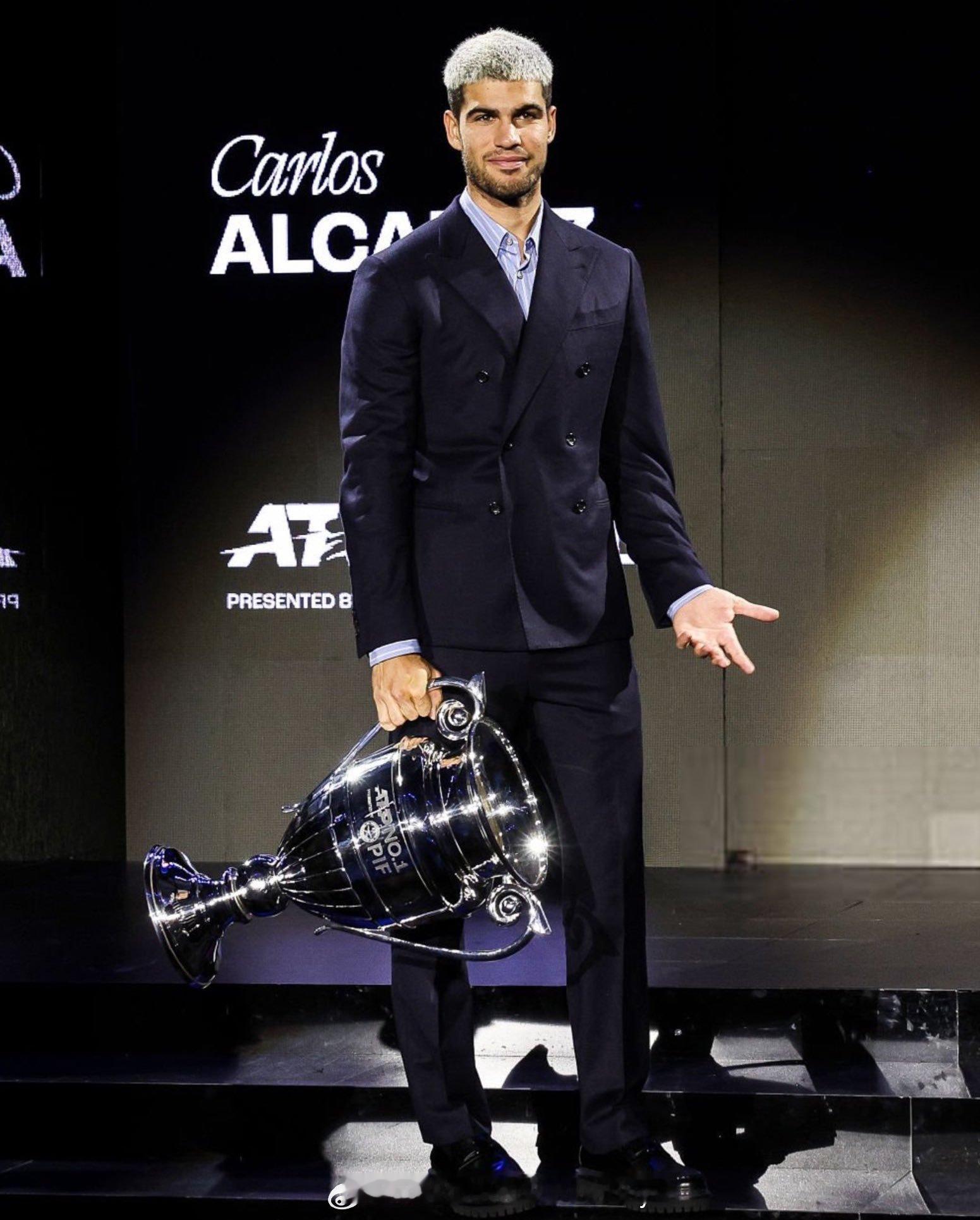 卡洛斯·阿尔卡拉斯 2025赛季战绩：🏆 鹿特丹站冠军🏆 蒙特卡洛站冠军🥈