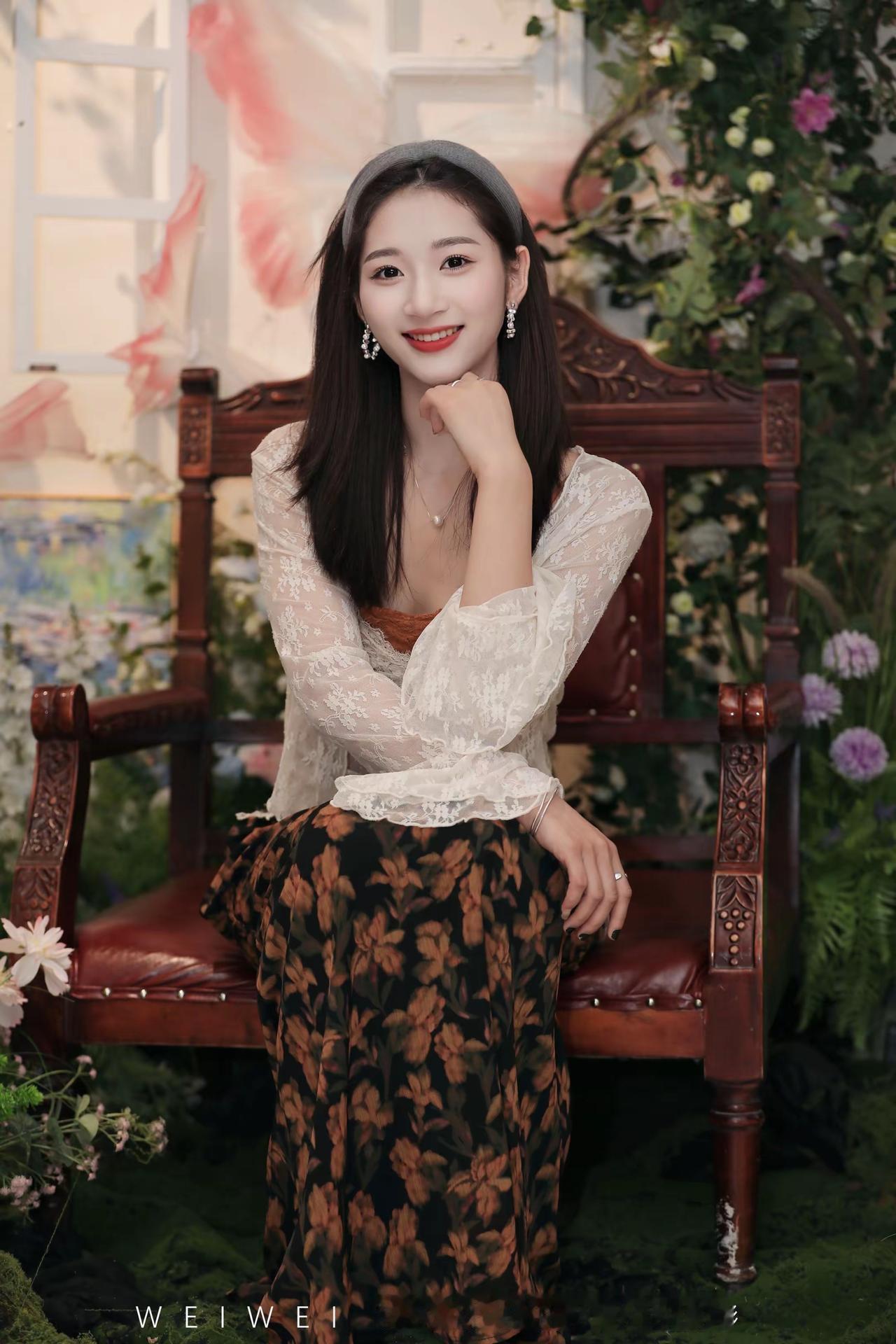 老话说得好：“将军赶路，不追小兔。”我们都是普通人，赶的都是生活的路，不该为了路