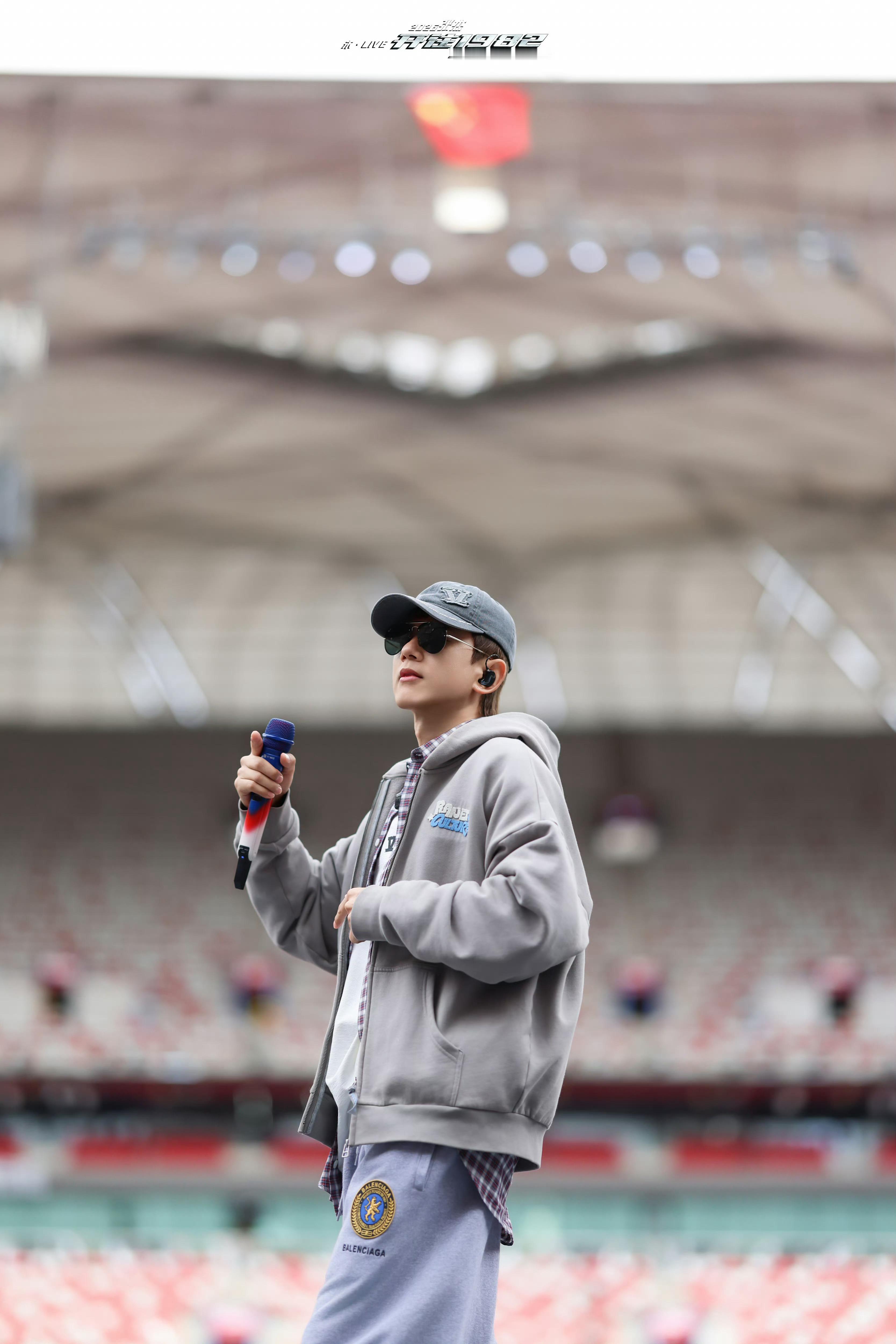 张杰 ✨和张杰冲到同一片浪了 ✨张杰演唱会磁场好正 被张杰的舞台狠狠治愈了！现场