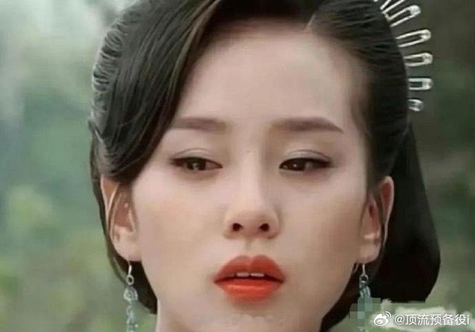 刘诗诗这头上戴的居然是别针，以前的道具组太绝，资源利用到极致，真是脑洞大开 ​ 