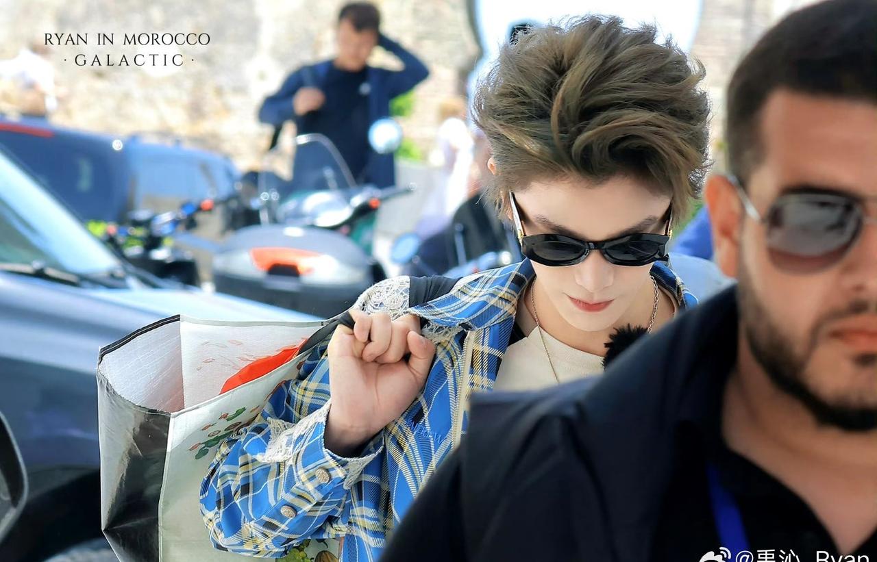 dyx丁禹兮赵凌﻿ 

사랑에대한상상력을키워줘서고마워요
（谢谢你赋予我关于爱