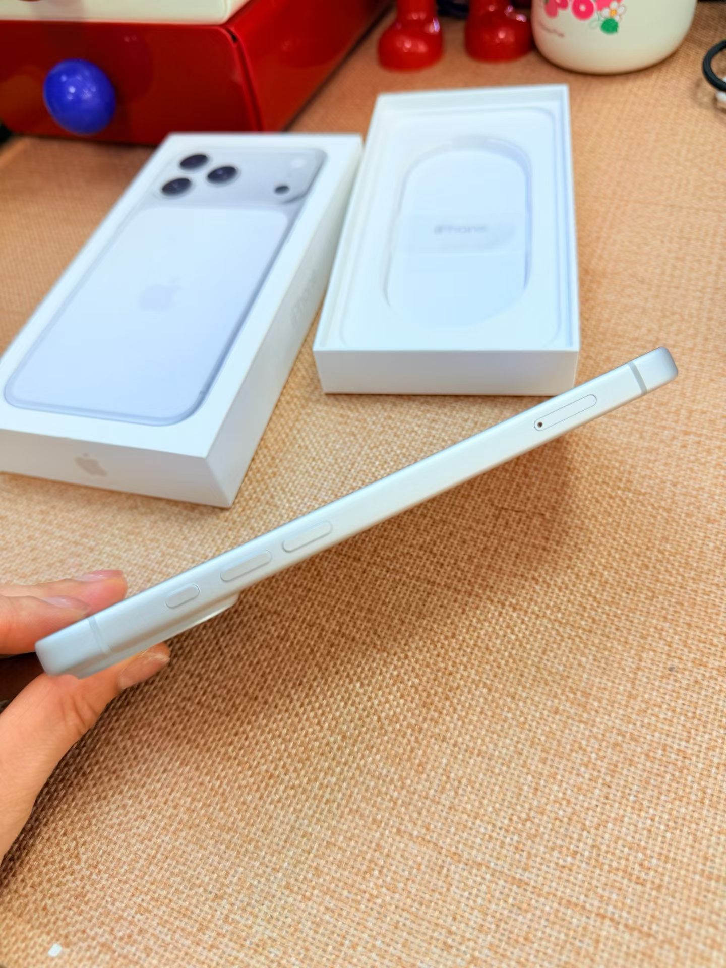 精品二手机苹果17pro max 256G银充电69次，电池效率100%，99新