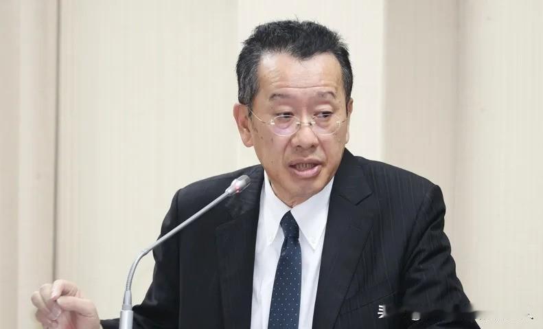 顾立雄还在演？很多人以为，台当局面对解放军的变动真有什么“战略定力”。大错特错！