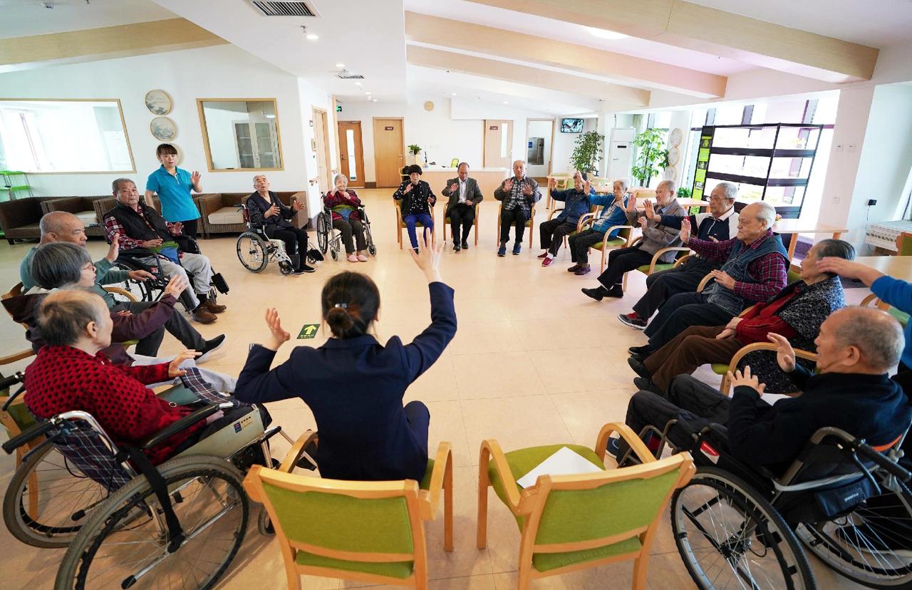 中国将在很长一段时间里处于老龄化社会，如何照顾好失能老人，从来不是一句空话，而是