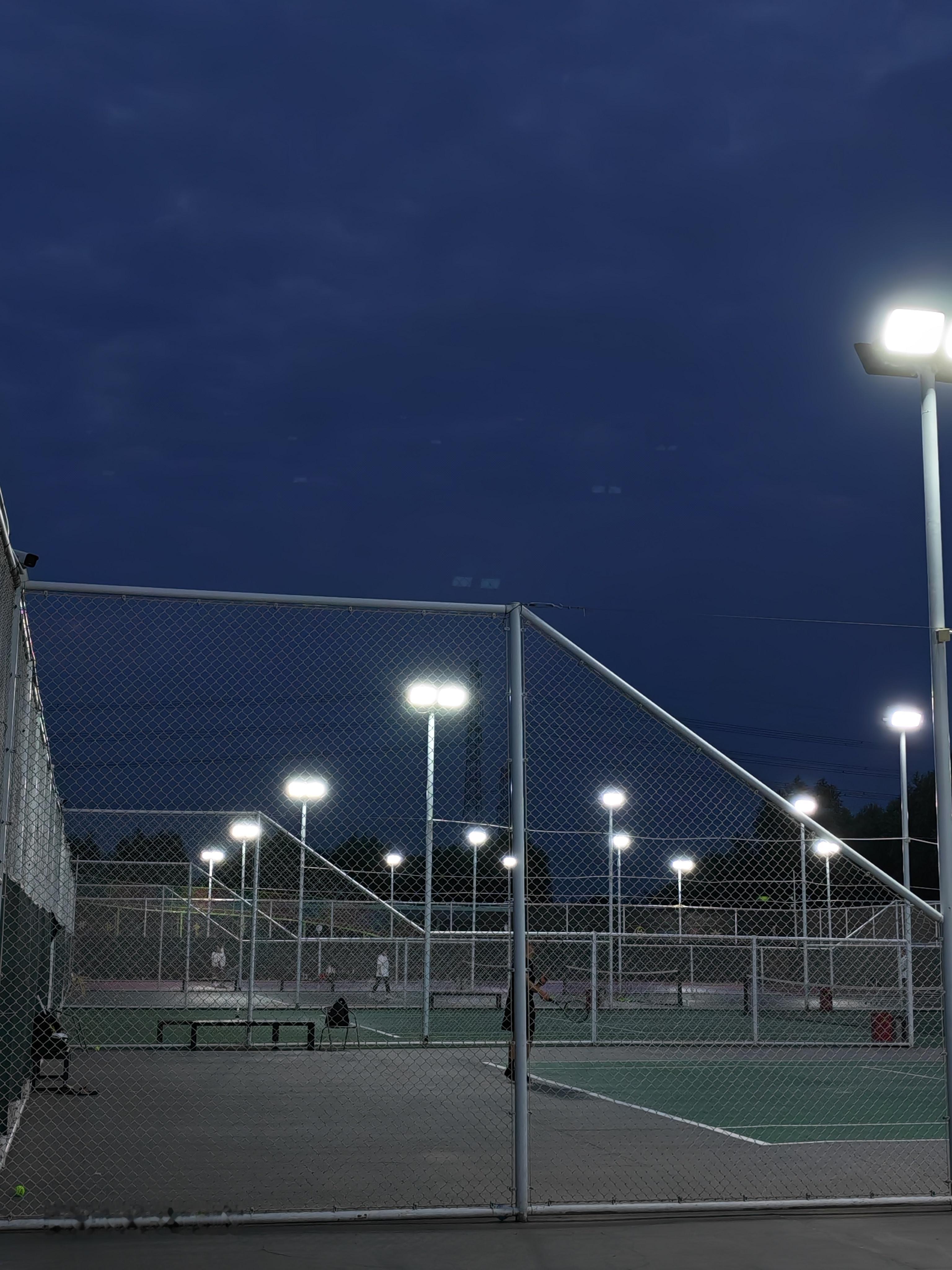 暴雨来临之前先打爽了网球再说🎾 