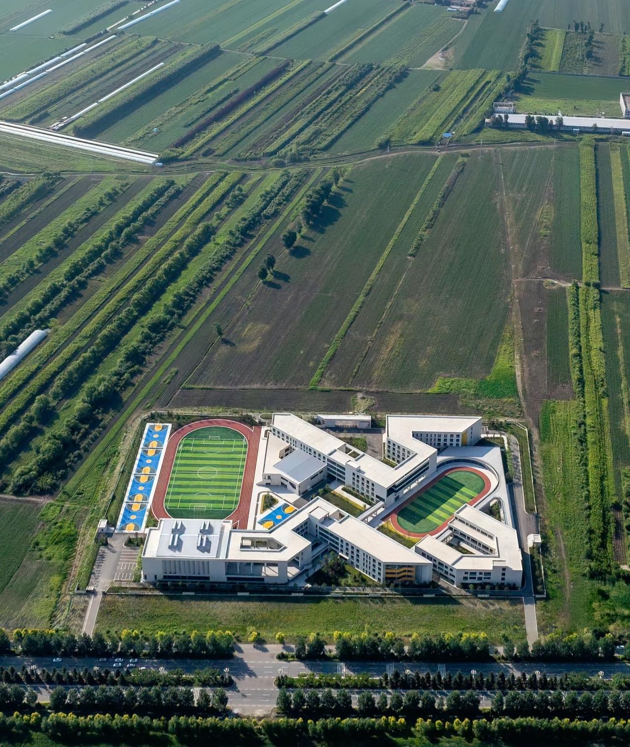 最接地气学校：长春十一中学，附近家庭有上学的娃娃开心死了吧[呲牙][呲牙]