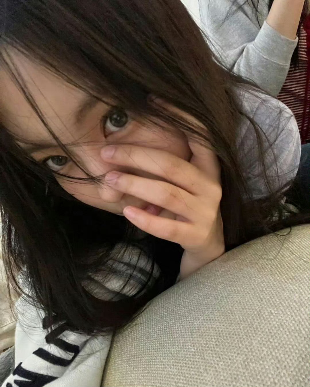 不可置信这套图也两年了仁儿依旧在自拍里留下了吸色马赛克的痕迹 