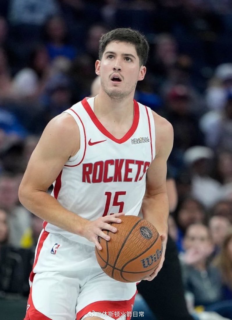 谢泼德过去6场比赛，场均上场35.6分钟，拿到21.3分4篮板5.5助攻1.8抢