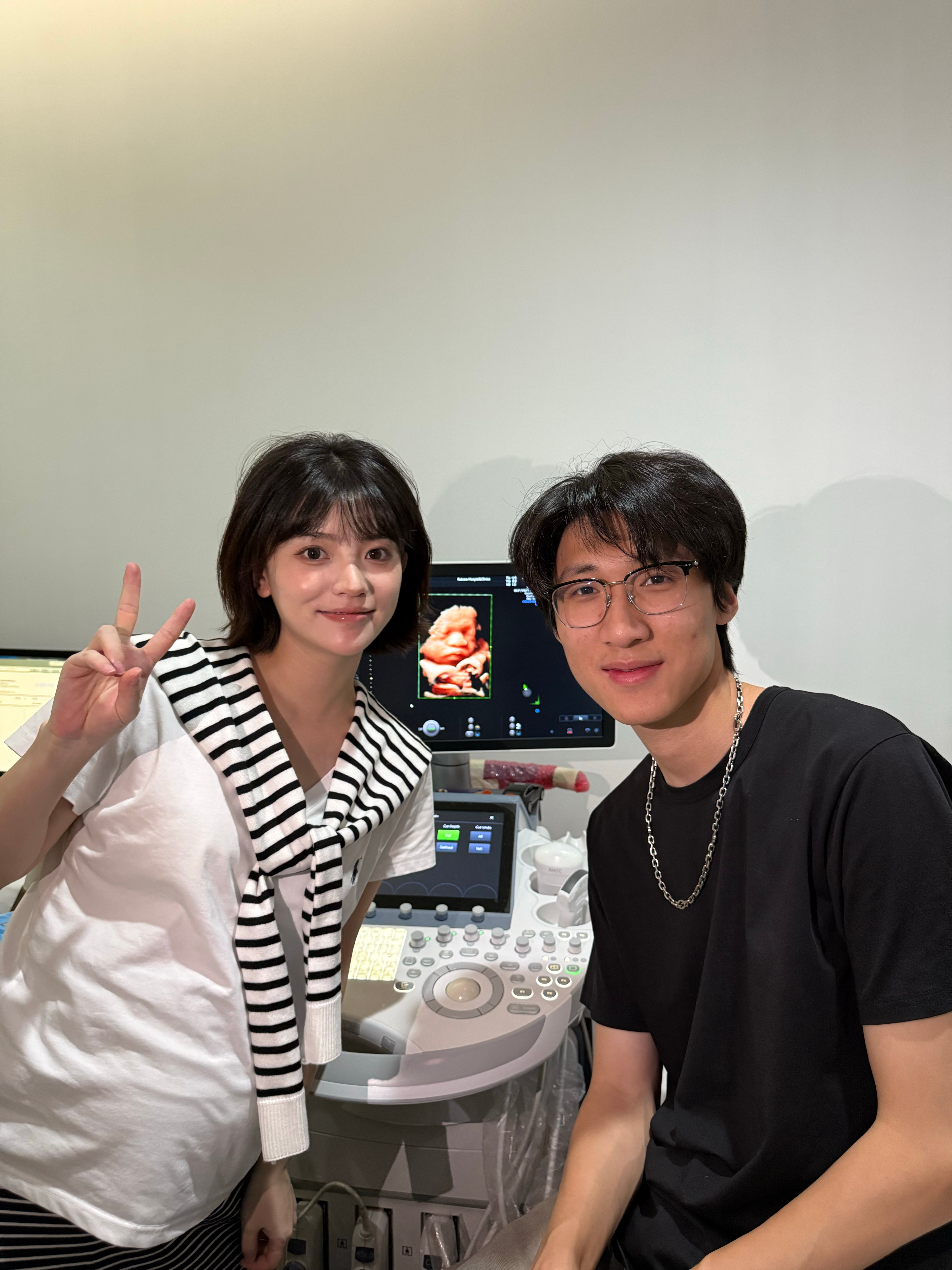 医生👩🏻‍⚕️：这三人挺像孕期记录日常分享 ​​​
