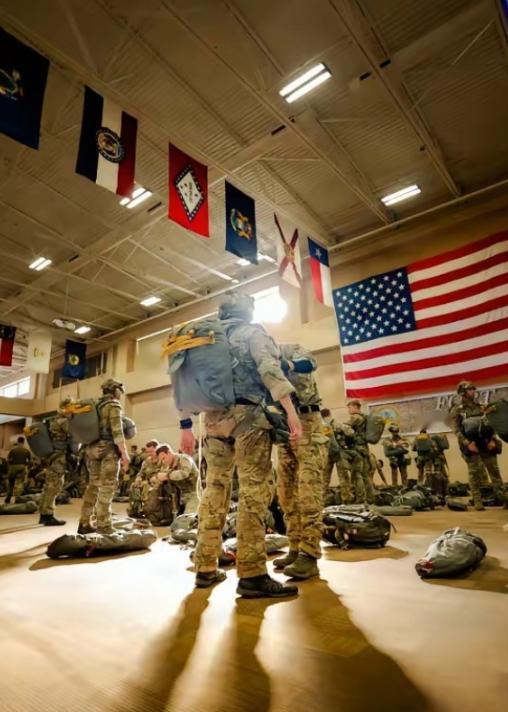 美国和伊朗打到现在，输赢已经很明显了。

伊朗最高指挥者在第一天被炸，接下来不断