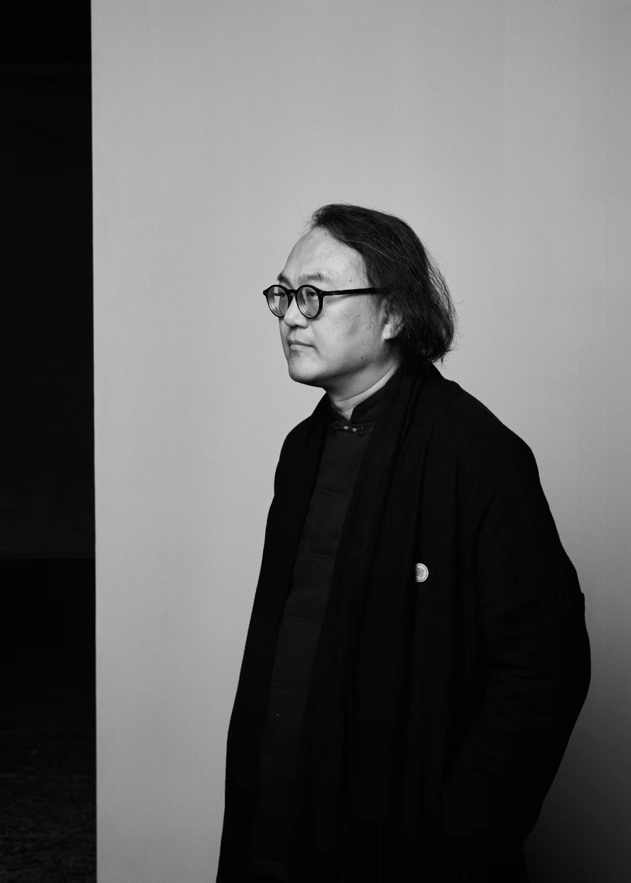 春风荐书 | 泉子新诗集: 寂寥与悲悯——在圆月与枯荷之间