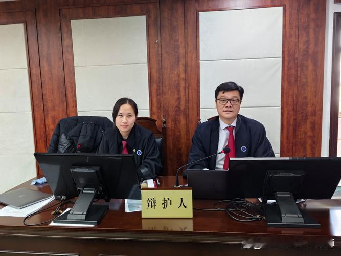 这无定论，作为律师一般都有正常操守，维护法律的严肃性和正义性。
只要做到这一点，