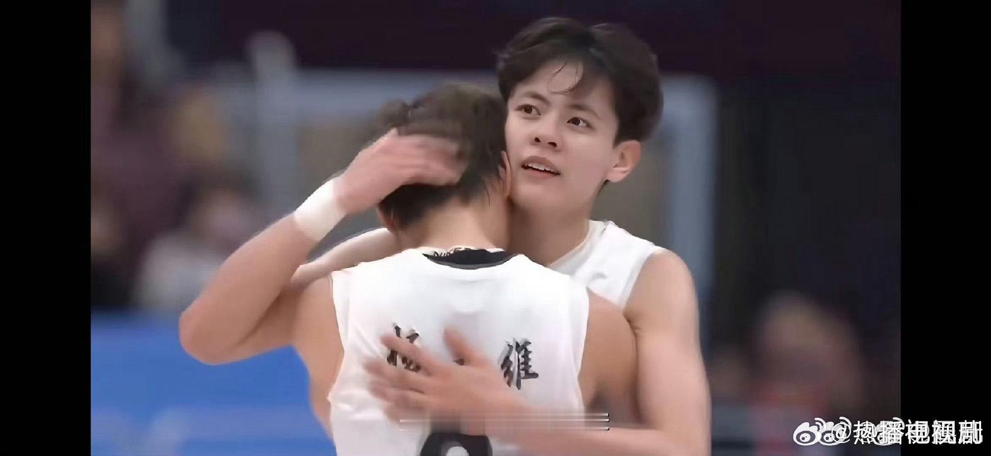 2025那些小小的真实的超越打动我的从不是运动员胸前的金牌，是陈雨菲带伤挥拍的倔