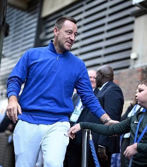 约翰·特里直播揭底：切尔西这批小孩，扛不起冠军奖杯。
他亲眼看见佐拉加练任意球到