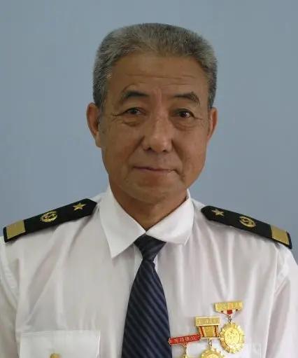 叶中央（1940年—2024年5月8日），男，出生于浙江嵊泗县，1985加入中国