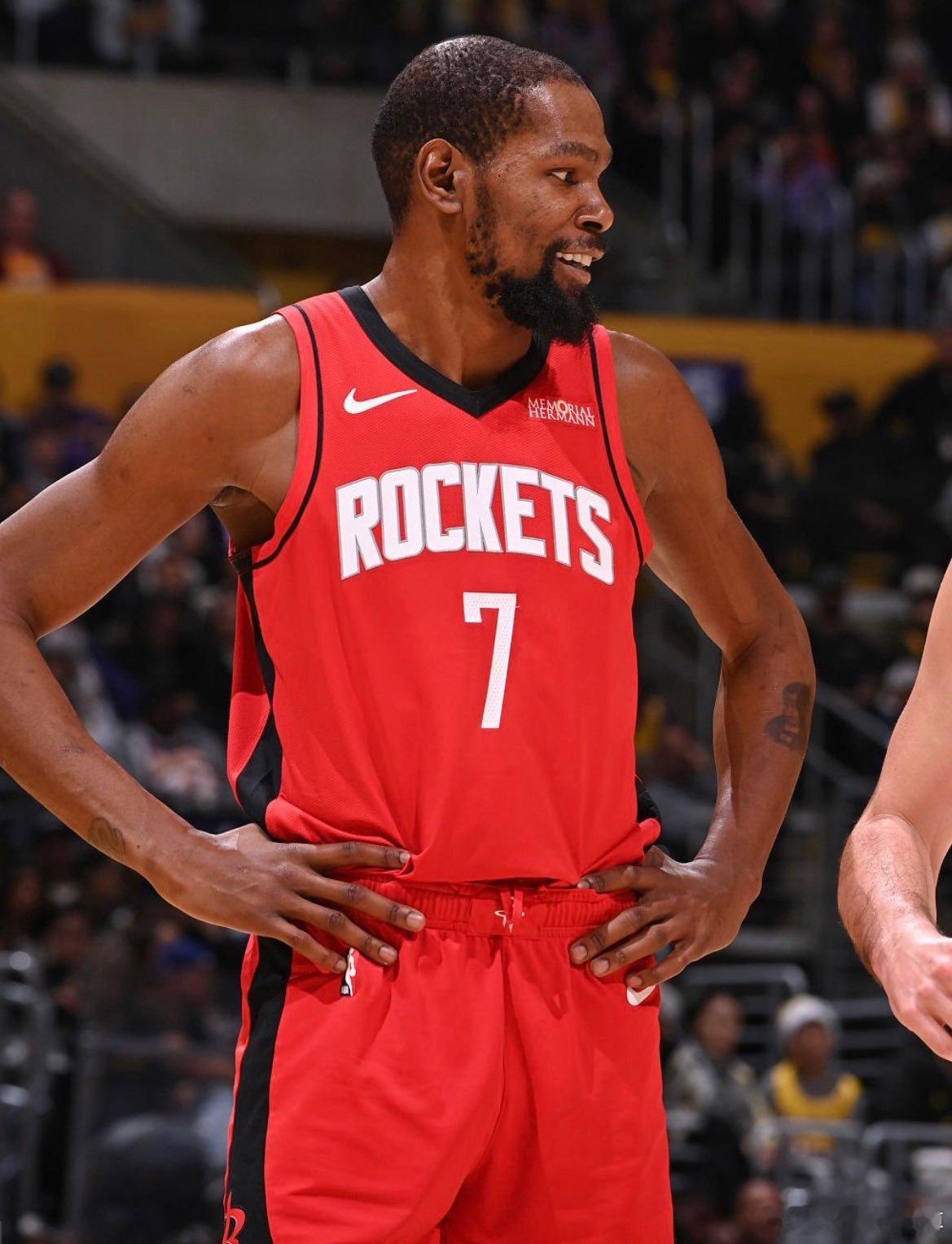 凯文·杜兰特在37岁时场均得到25分，命中率50/40/90，加入180俱乐部?