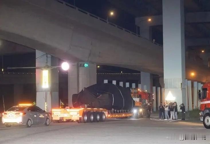 台军最后一批M1A2T坦克抵台！说白了就是一堆没用的废铁
 4月27日，台军向美