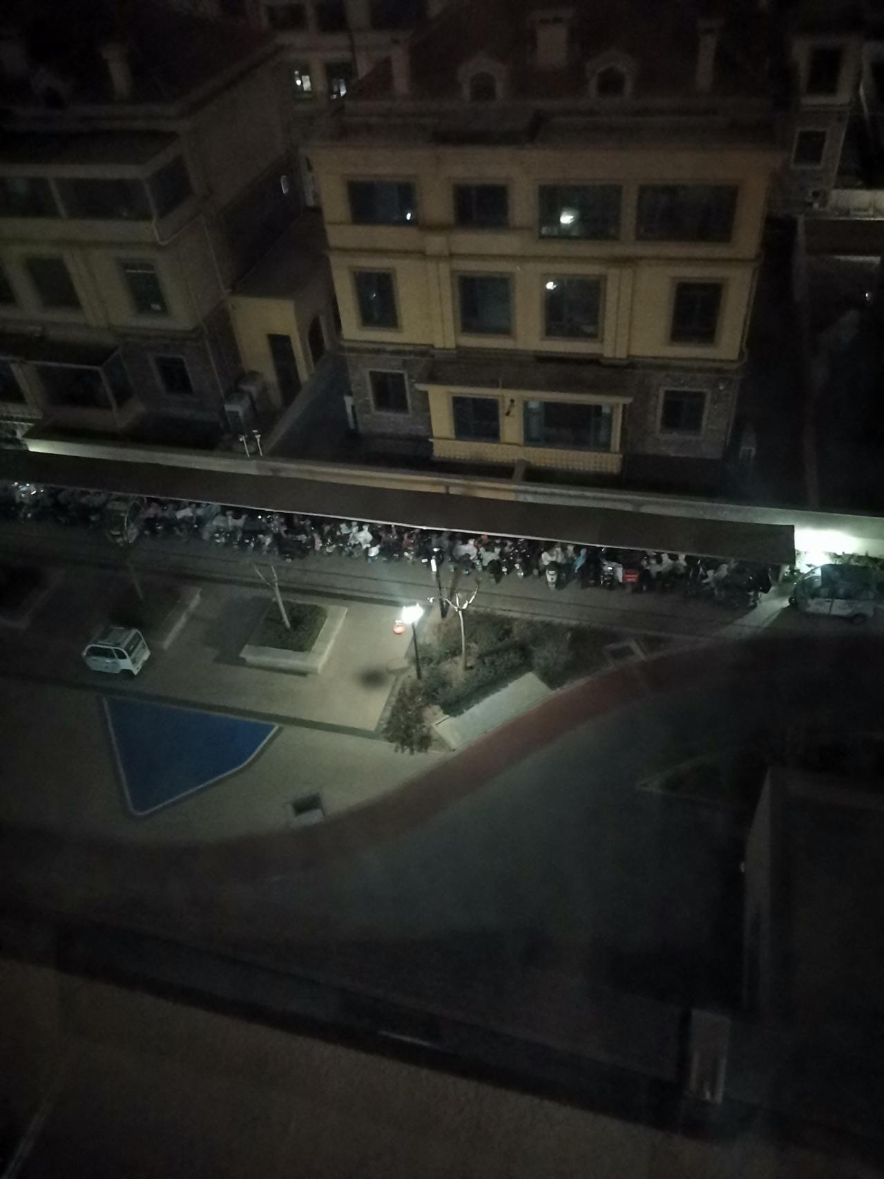 明日气温要断崖式直降13度，这天气变得比翻书还快。今明两天还暖意融融，最高气温已