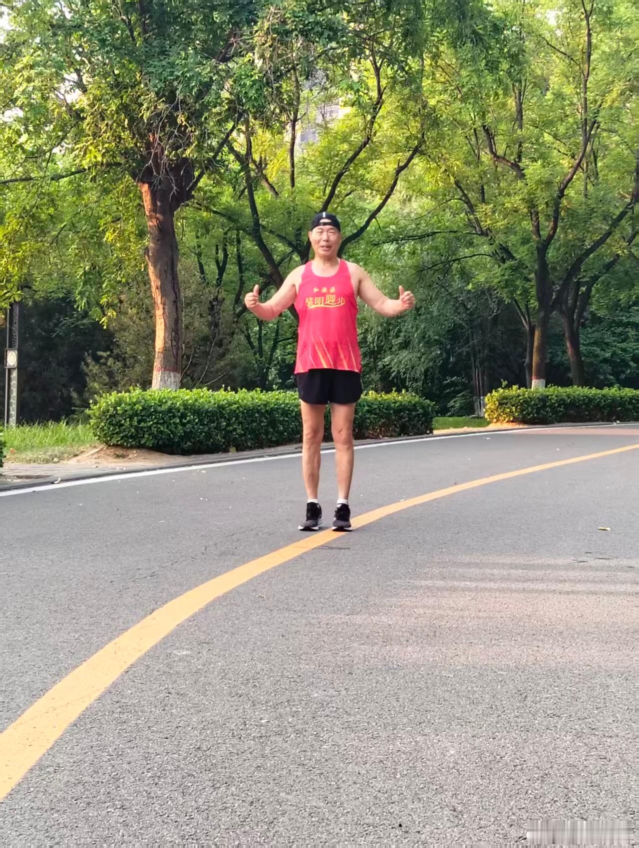 2026年6月17日，林州市红旗渠黎明脚步公益跑团，坚持晨跑的黎亲们。 