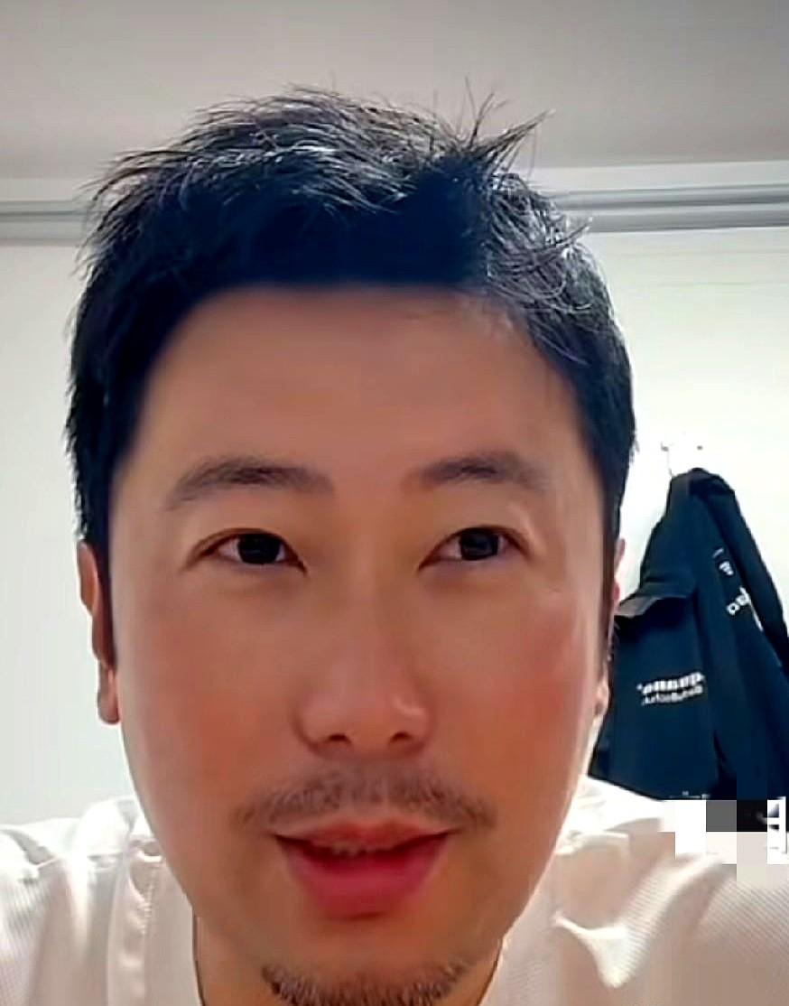 雷洋教练: 运动员比赛期间会经常睡不着，压力太大了。
龙队每次一到比赛就顶着发黑