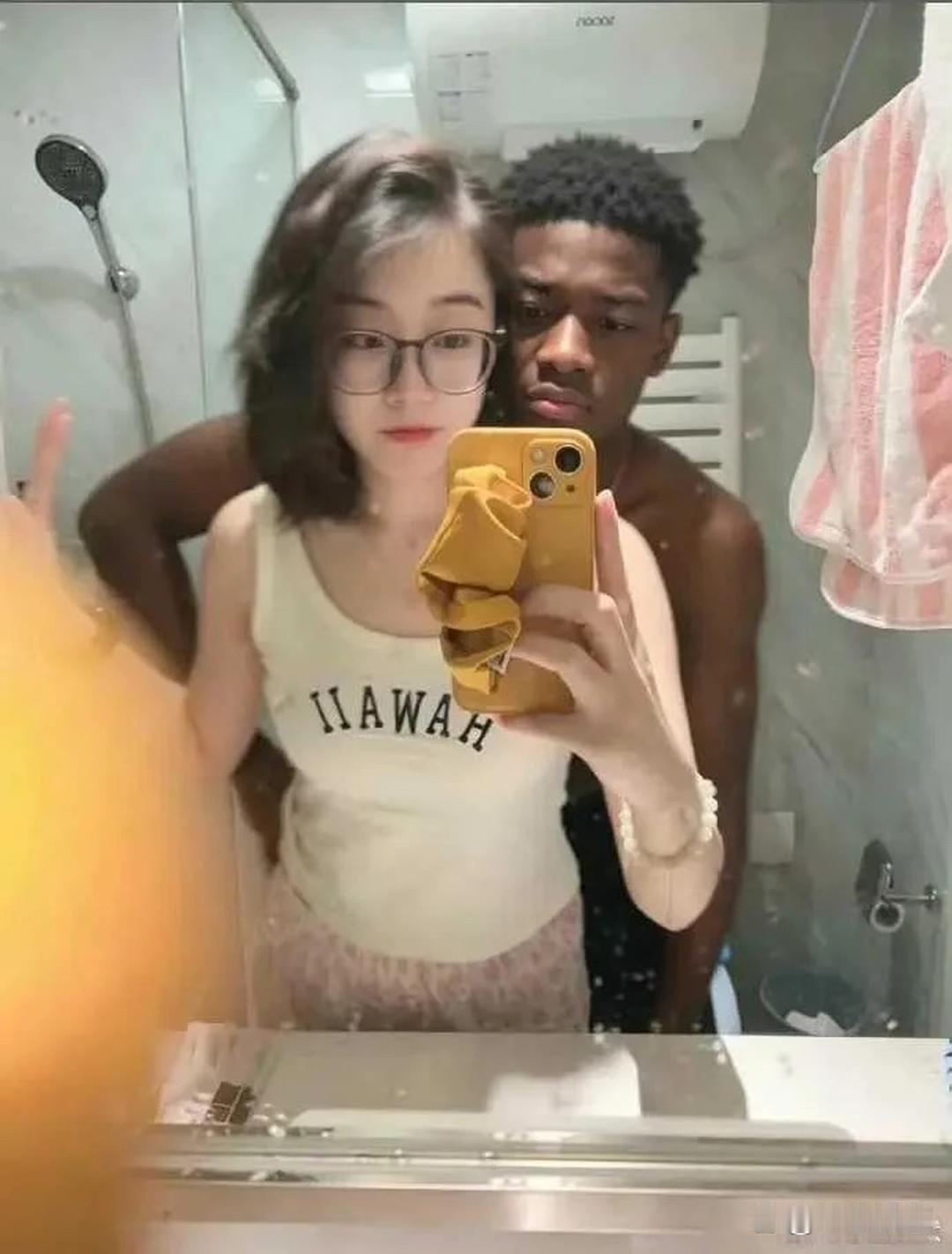 这个男的比国内的黄毛还要黄毛 你们怎么看？ ​​​