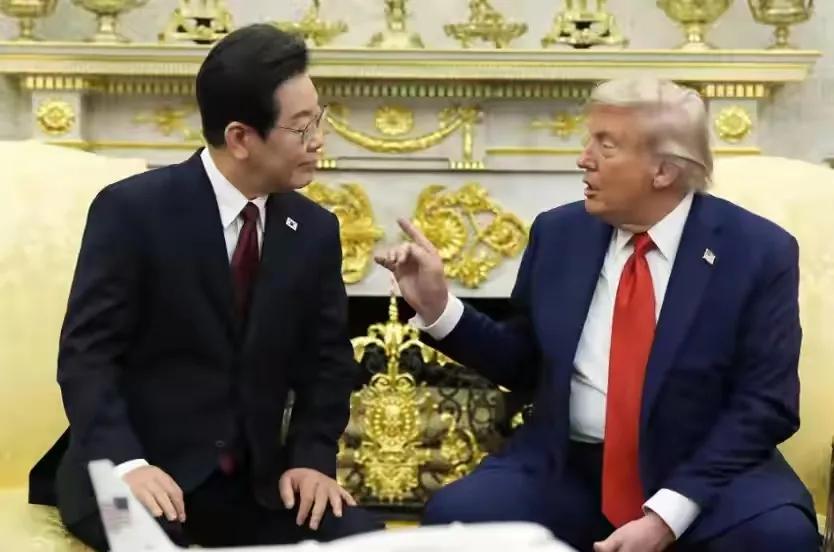 记者: 你是否会接受特朗普的“共乘飞机”访华邀请呢？

李在明: 我愿意一起去。