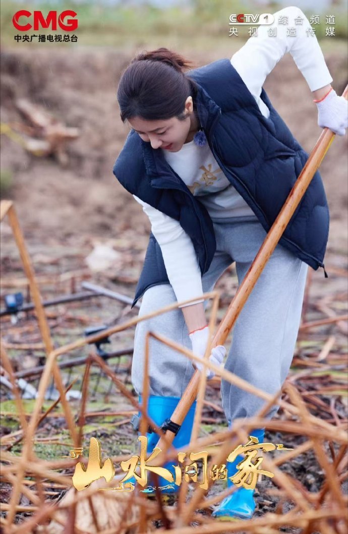 曾黎不加油熬出万能拌饭辣酱 曾黎太懂我们了！这辣酱不用油更健康，四样食材切碎煮一