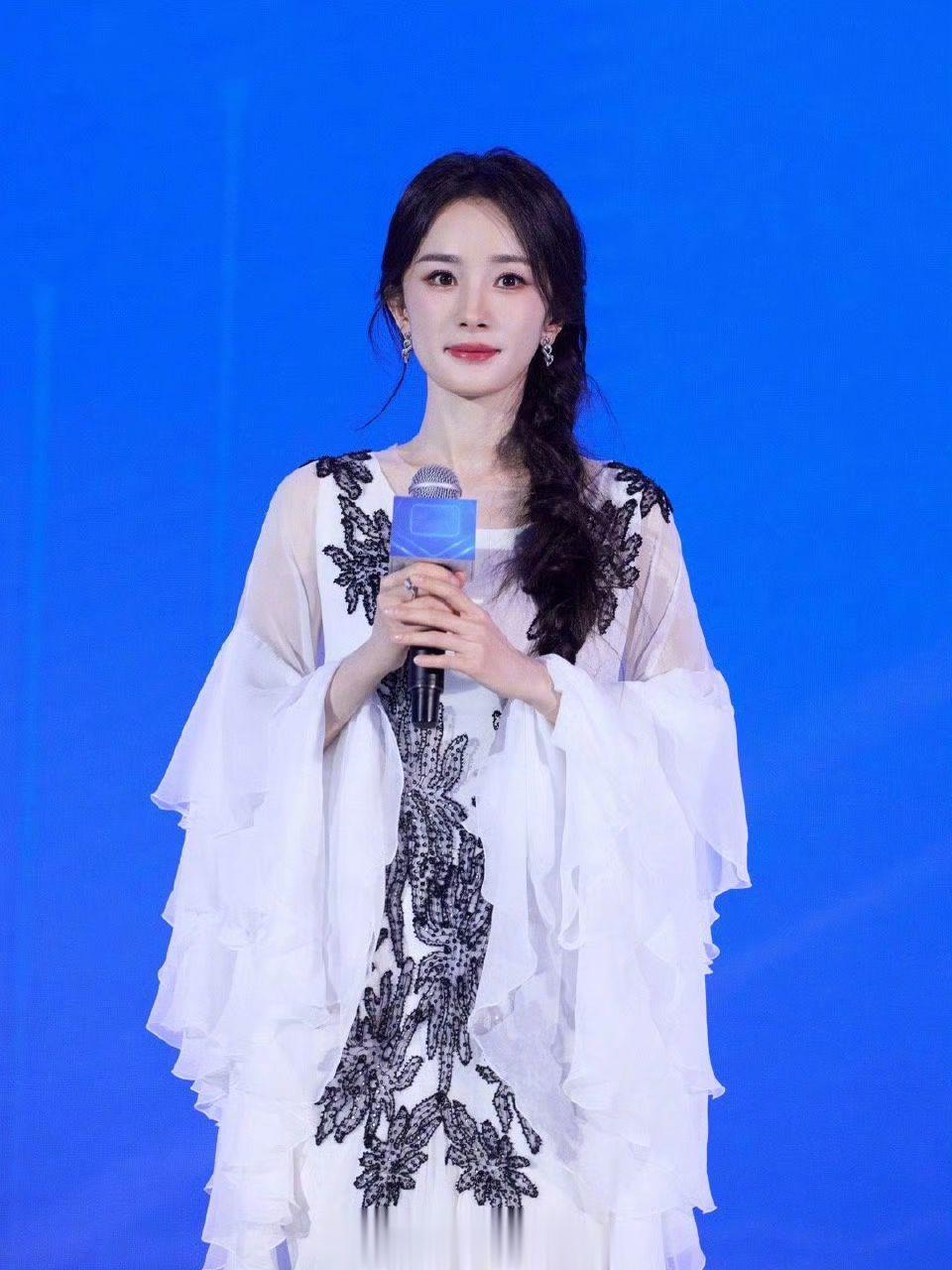 央视新闻携手。  央视新闻携手杨幂和君乐宝奶粉，国民演员和国民品牌的强...
