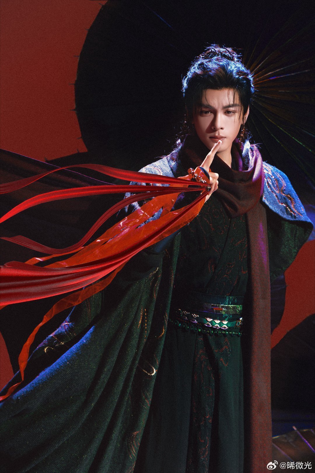 曾舜晞武拾光优酷站内角色热度破1亿 曾舜晞演武拾光，演出了那股又倔又热的劲儿。角