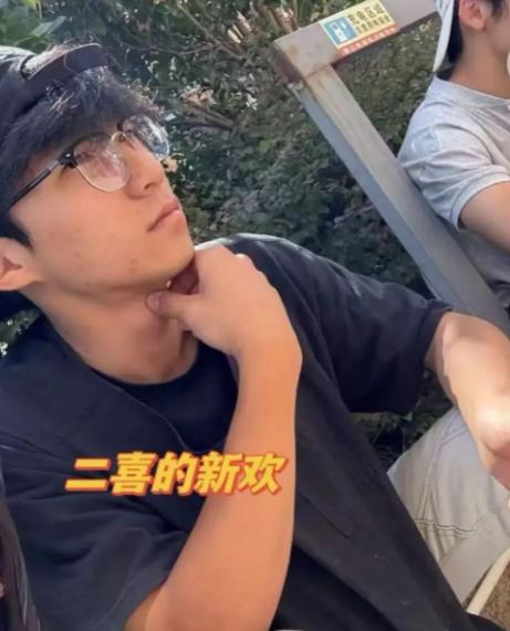 有点看不懂江苏启东甜品店二喜的脑回路！图一就是她的新欢“永动机”！
说的是18岁