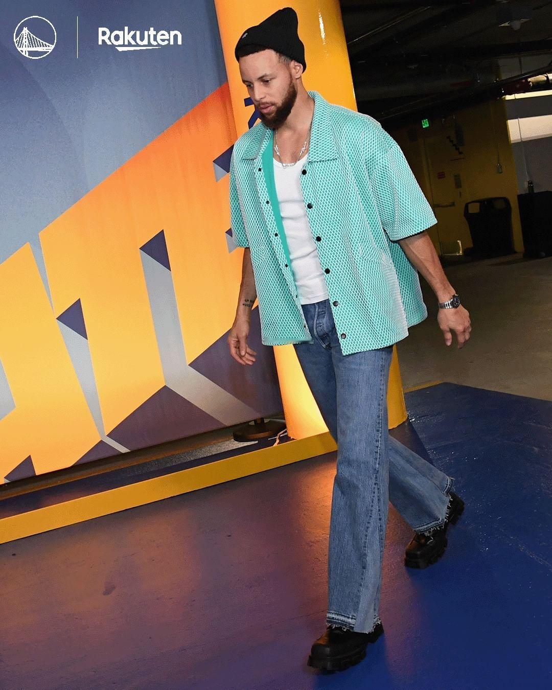 都起来看球了吗[笑哈哈][笑哈哈]#湖人vs勇士##为梦想开球# ​​​