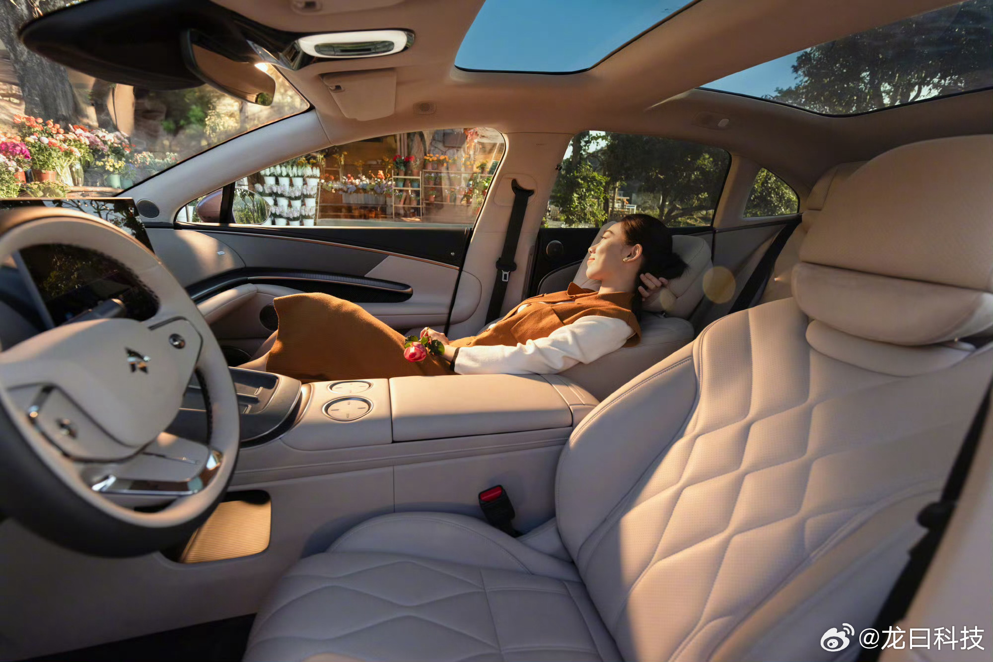 新豪华旗舰昊铂A800上市补贴后16.48万起昊铂A800四个版本，官方价18.