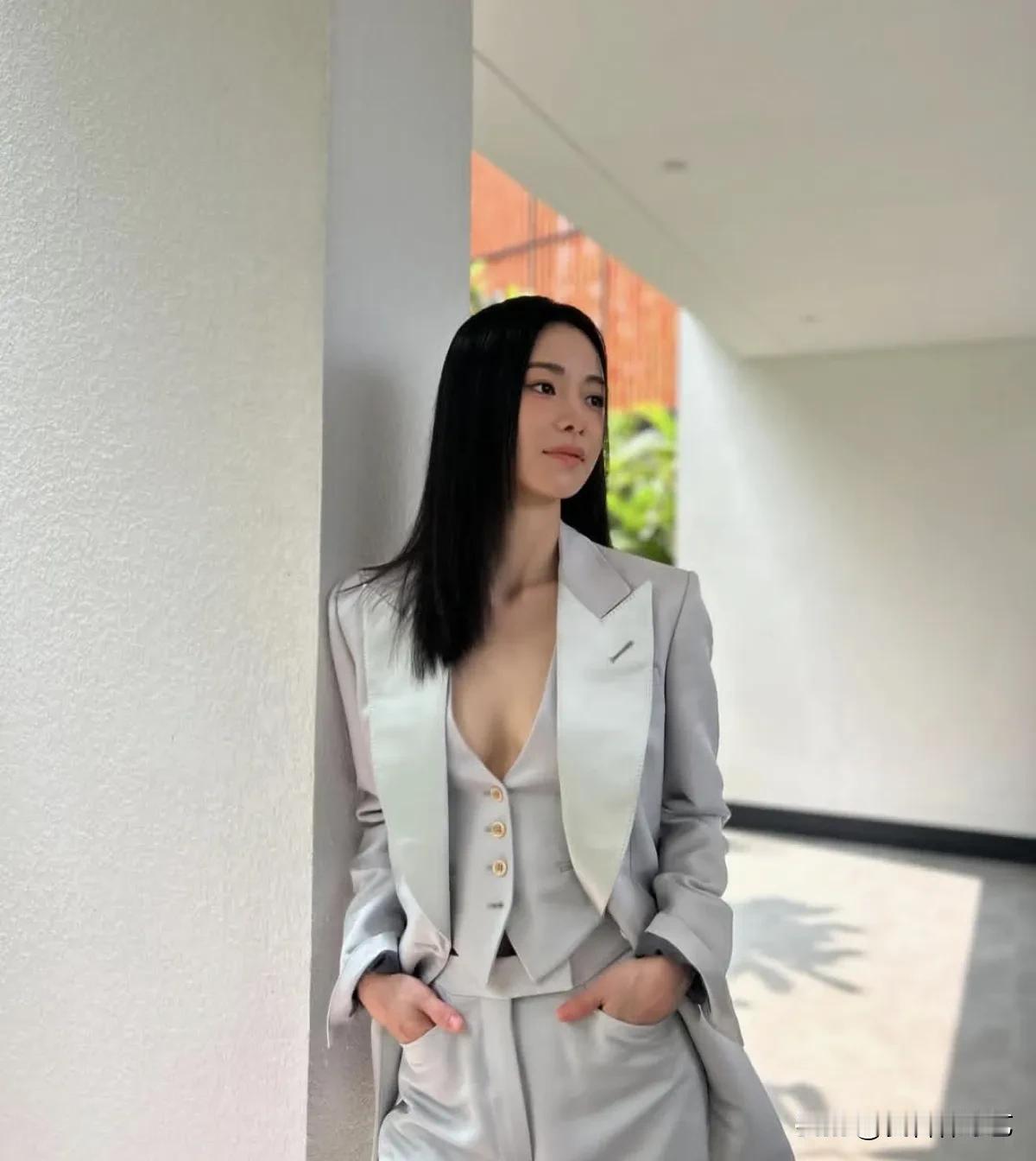 7日，演员林智妍在自己的Instagram上上传了多张照片。公开的照片中，林智妍