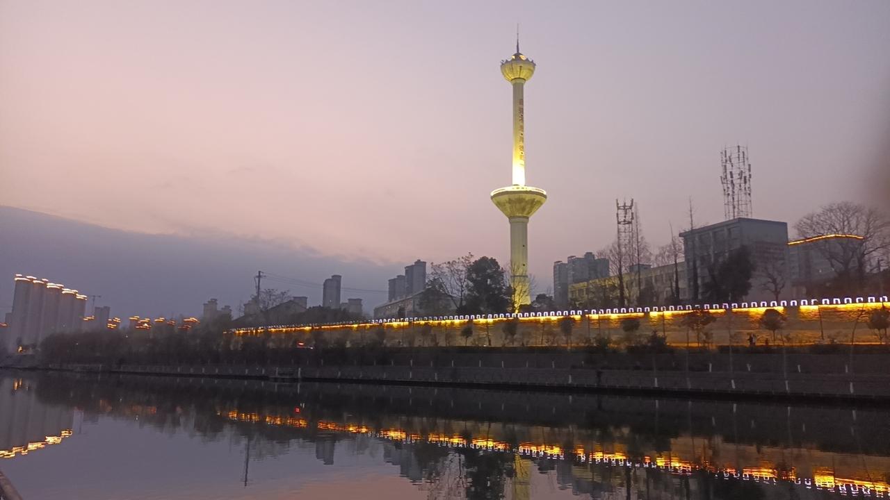 日子被揉成了碎片，忙起来的时候一晃就是一天，安静下来才发现，时间走得比我们以为的