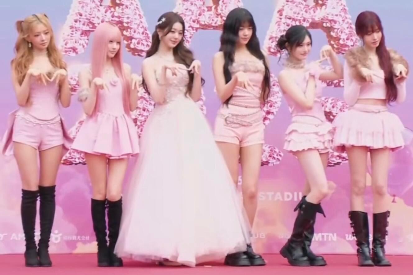 IVE亮相AAA颁奖礼红毯 