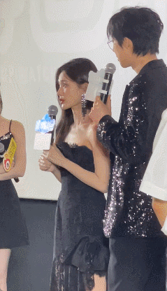 李一桐 大大方方的 看李一桐营业就像在看职场教科书，大方夸同事帅而不油腻，真诚交