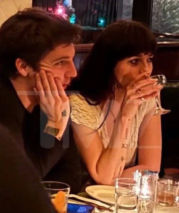 欧美八卦新闻 ，新年，达妹Dakota Johnson 传出新恋情！男士叫 Ro