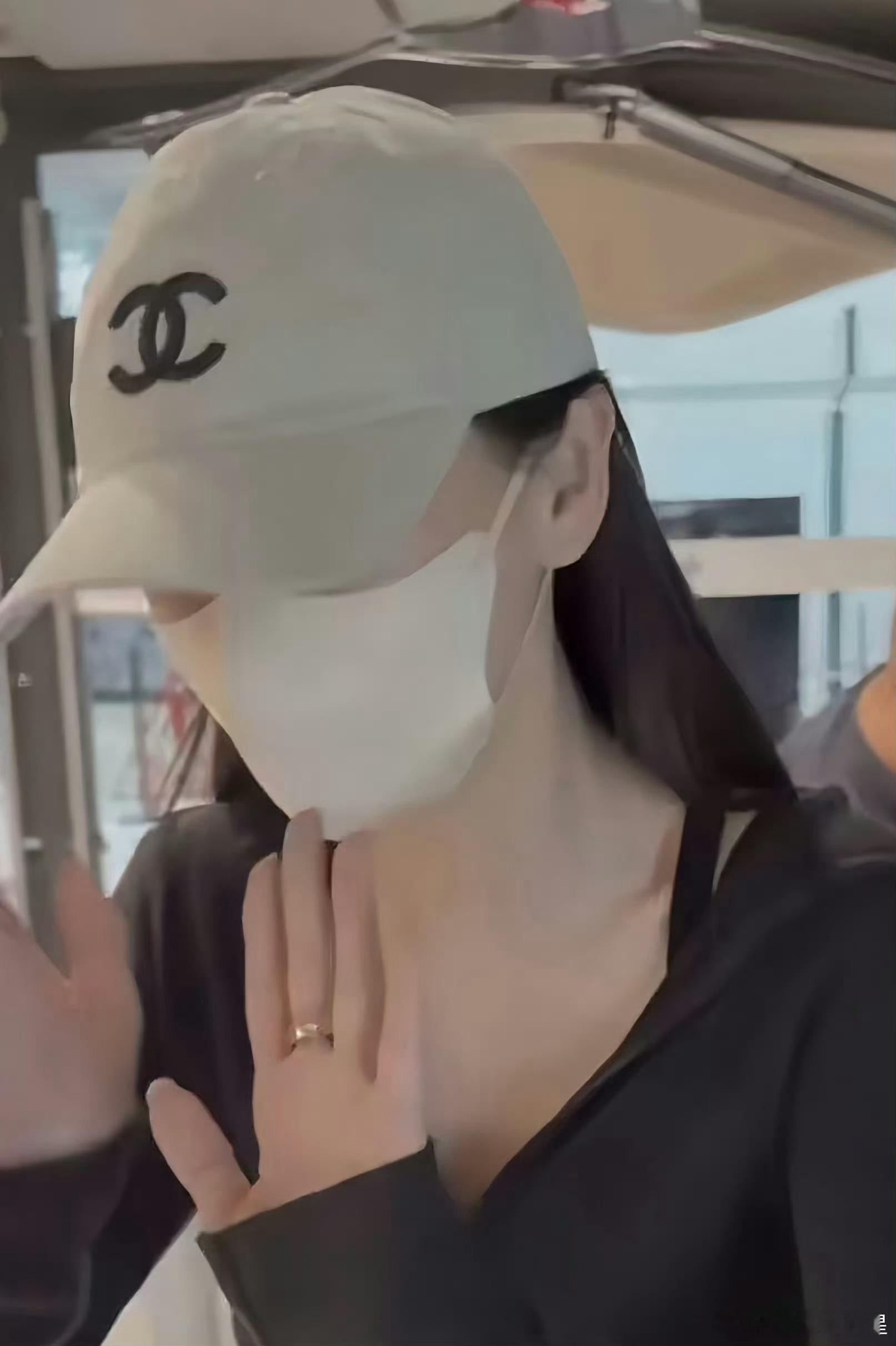 Angelababy首尔回国什么叫惊为天人的美貌……就这样即便带着口罩帽子也能感