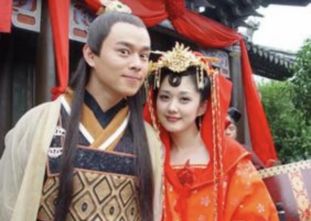 也许是本世纪唯一一个能嗑到司徒静和文韬的
我每年都会来问一句有没有新的人能嗑的动