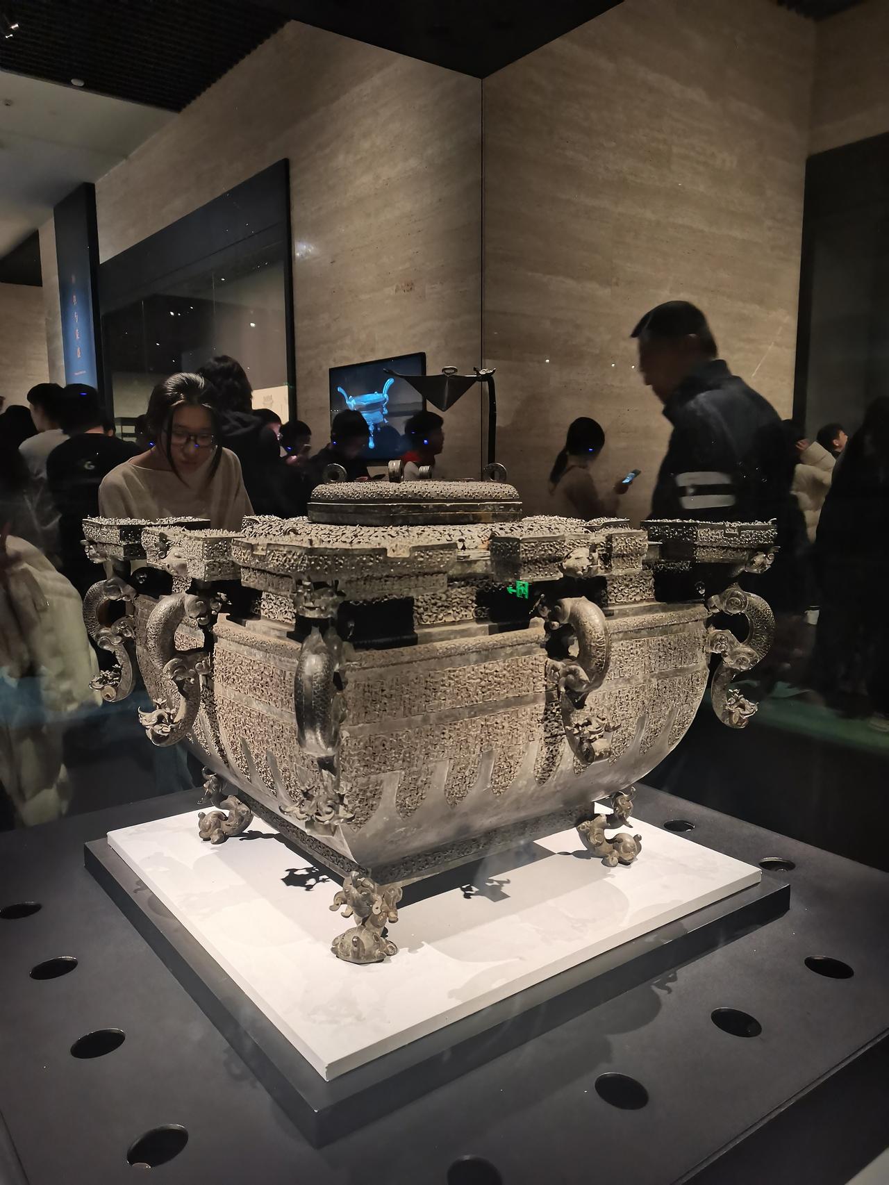 各位武汉的友友，从湖北省博物馆正门门12打出租到江汉关博物馆门12大概多少钱?