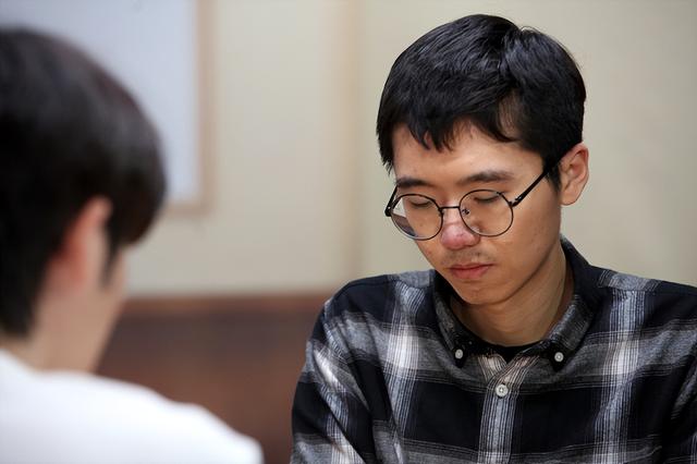 韩国棋院公布死子新规 为柯洁改规则？想多了！退1步进2步还在死撑
